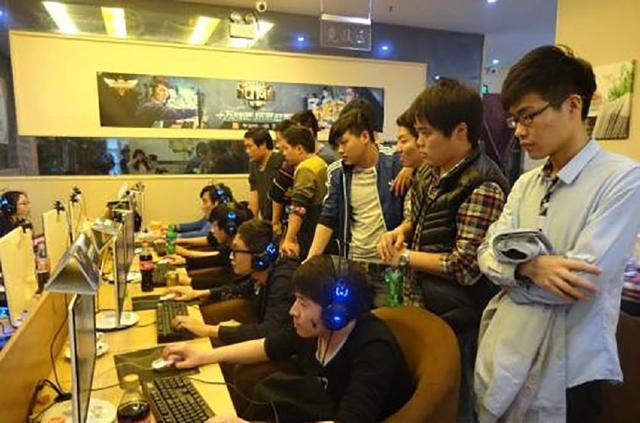 T1玩家的新年祝福视频：祝大家新年快乐